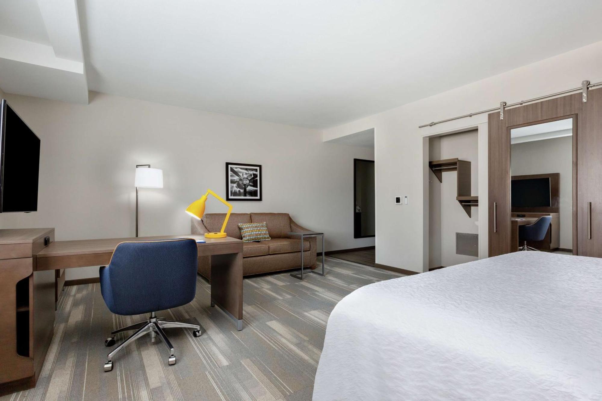 Hampton Inn & Suites San Diego Airport Liberty Station Exterior photo