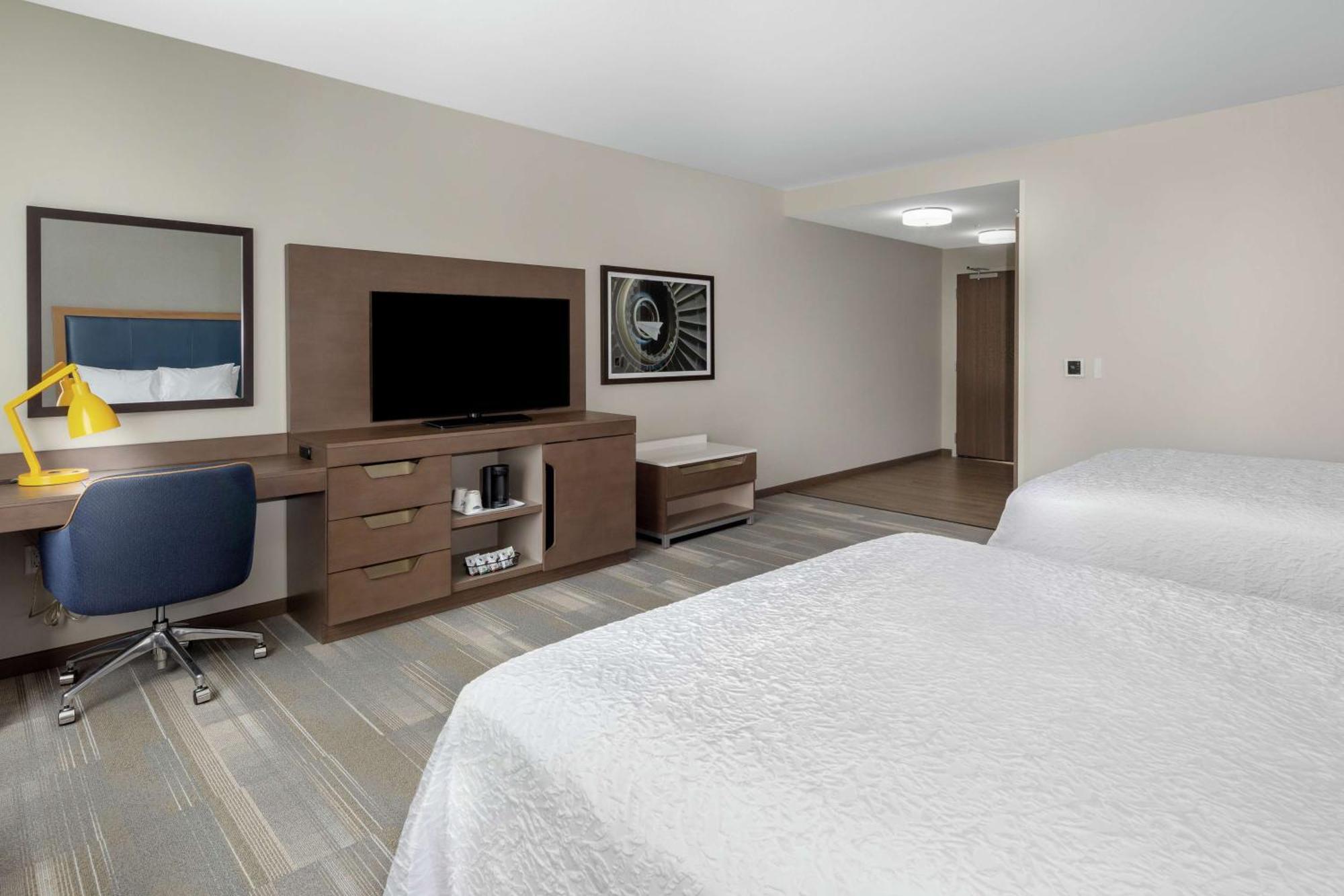 Hampton Inn & Suites San Diego Airport Liberty Station Exterior photo