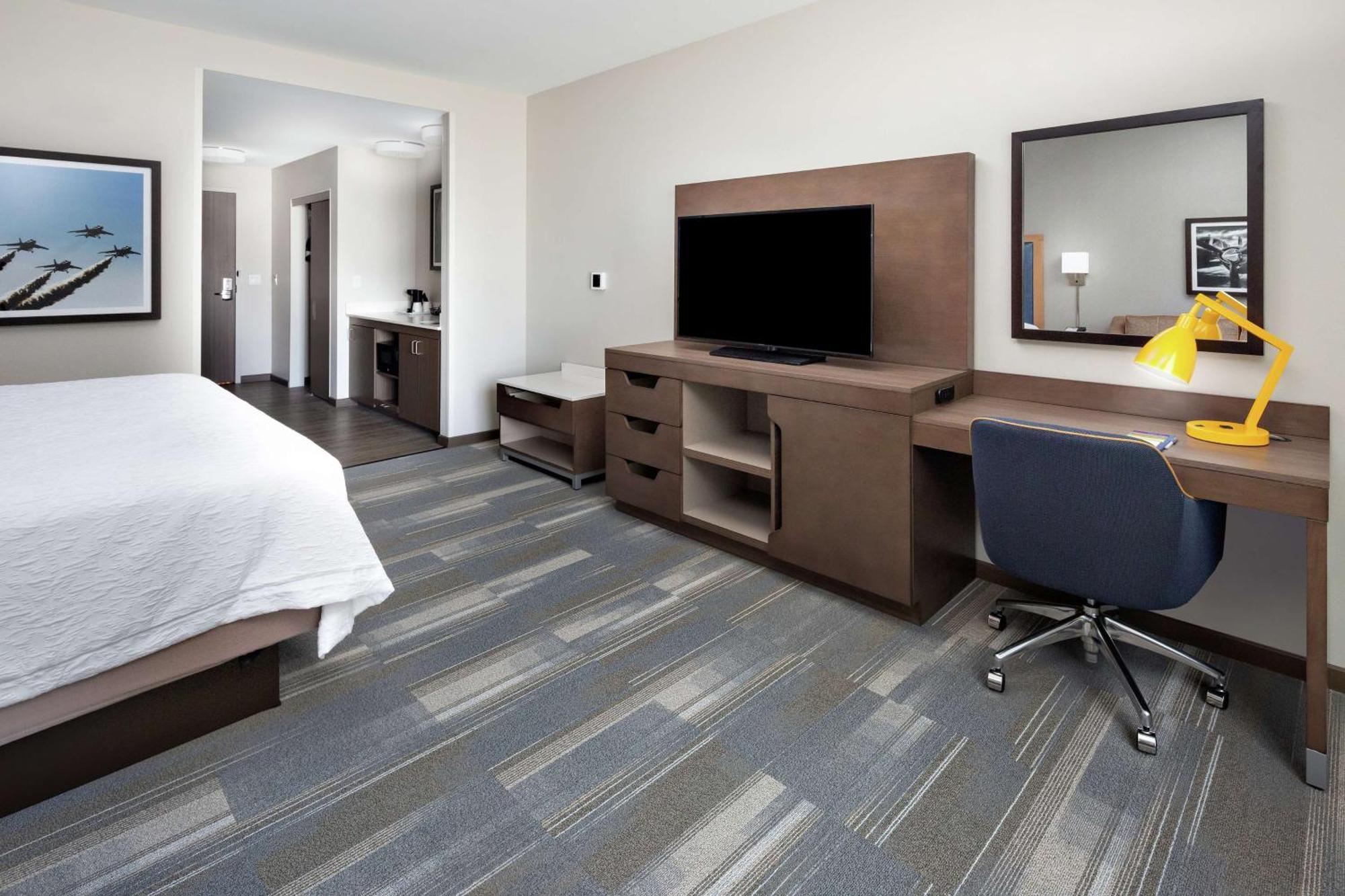 Hampton Inn & Suites San Diego Airport Liberty Station Exterior photo