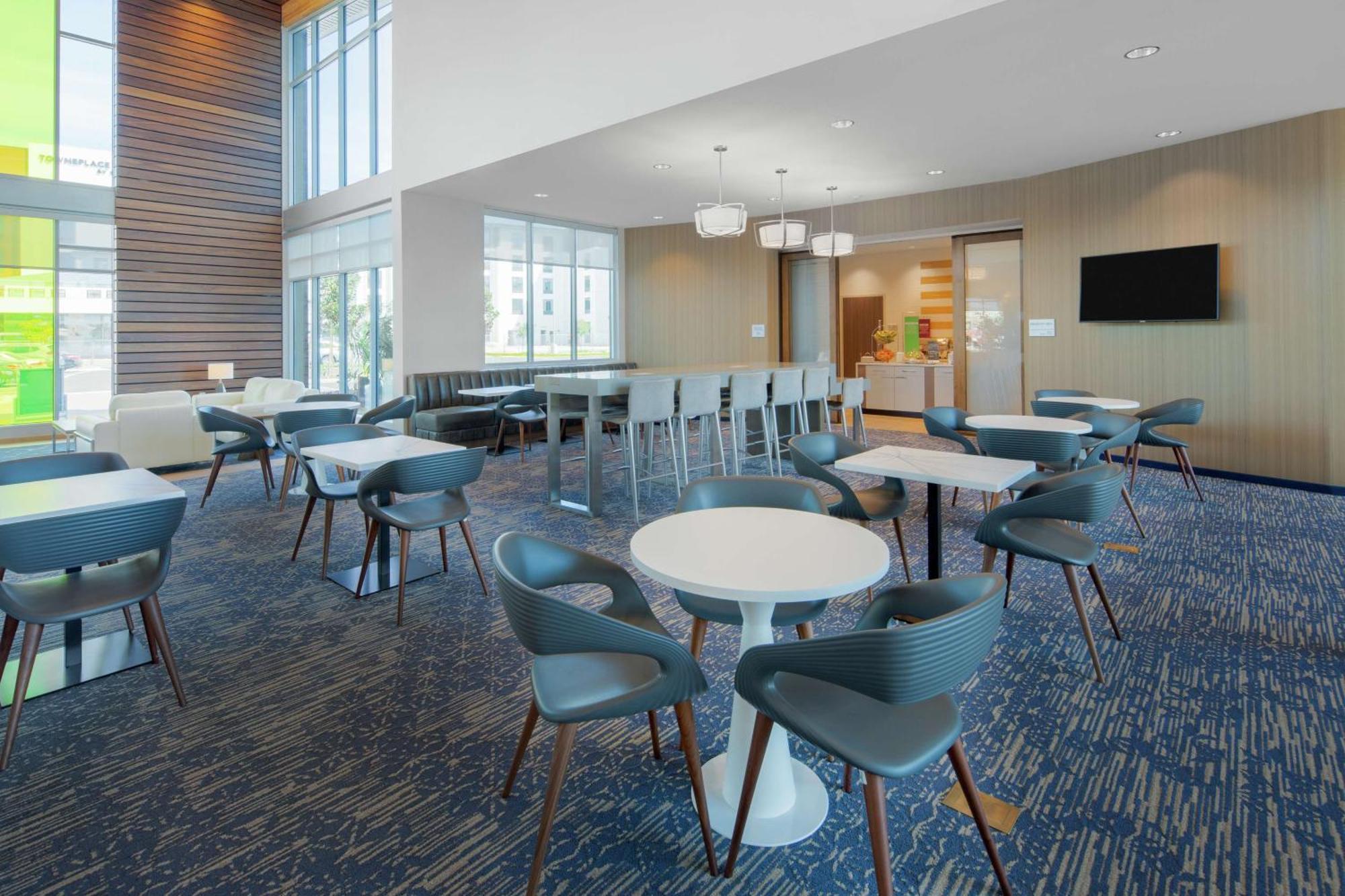 Hampton Inn & Suites San Diego Airport Liberty Station Exterior photo