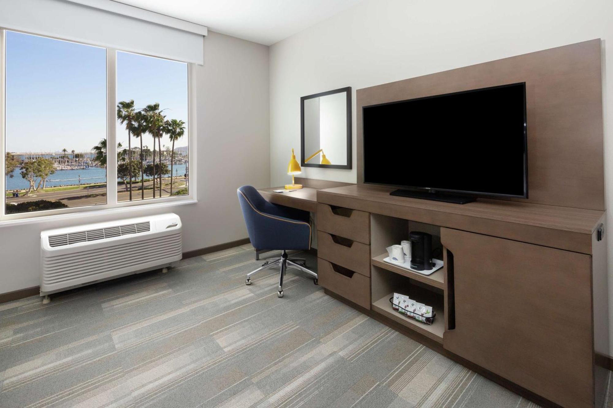 Hampton Inn & Suites San Diego Airport Liberty Station Exterior photo