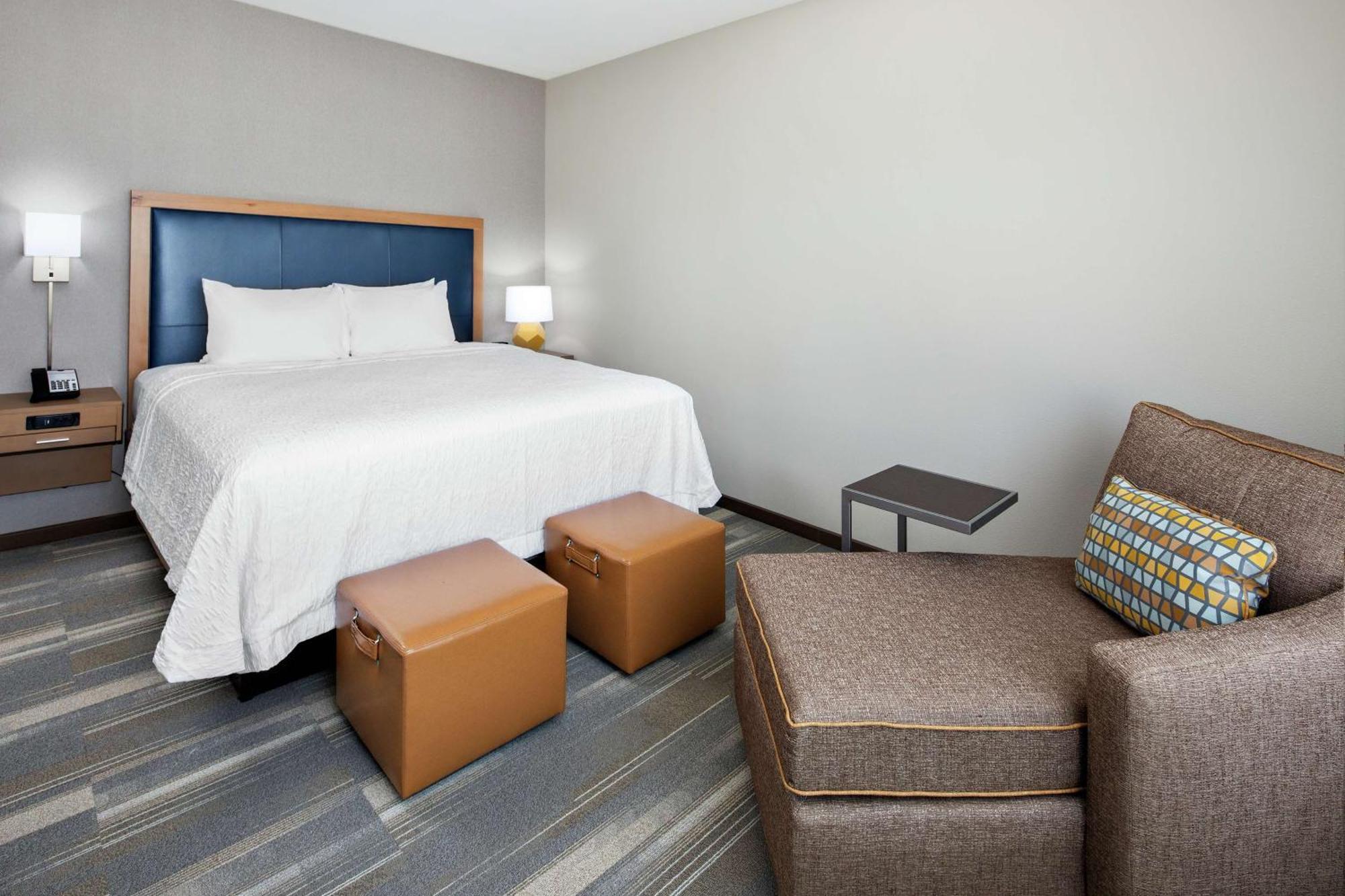 Hampton Inn & Suites San Diego Airport Liberty Station Exterior photo