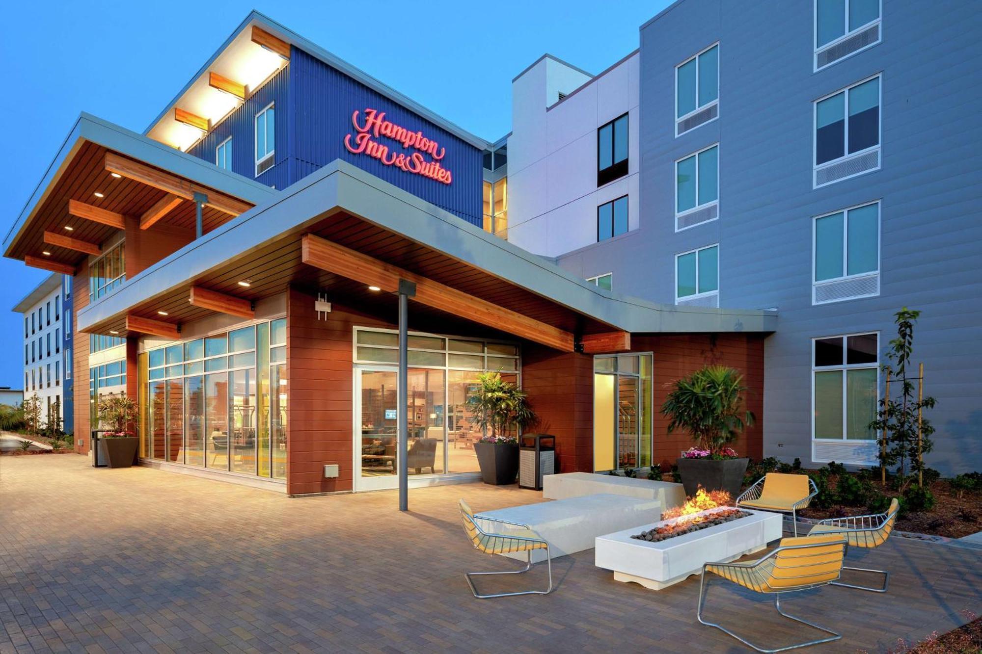 Hampton Inn & Suites San Diego Airport Liberty Station Exterior photo