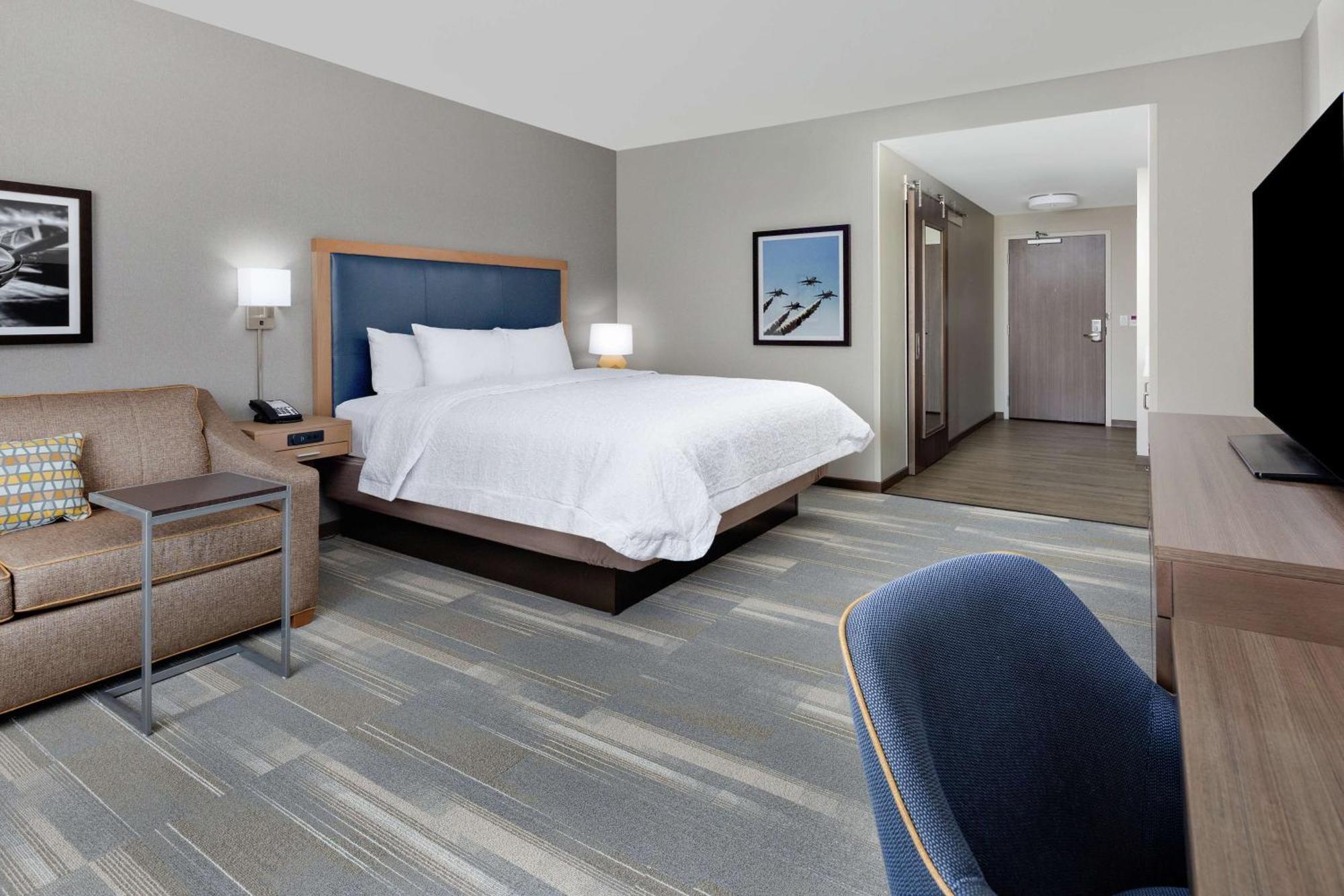 Hampton Inn & Suites San Diego Airport Liberty Station Exterior photo