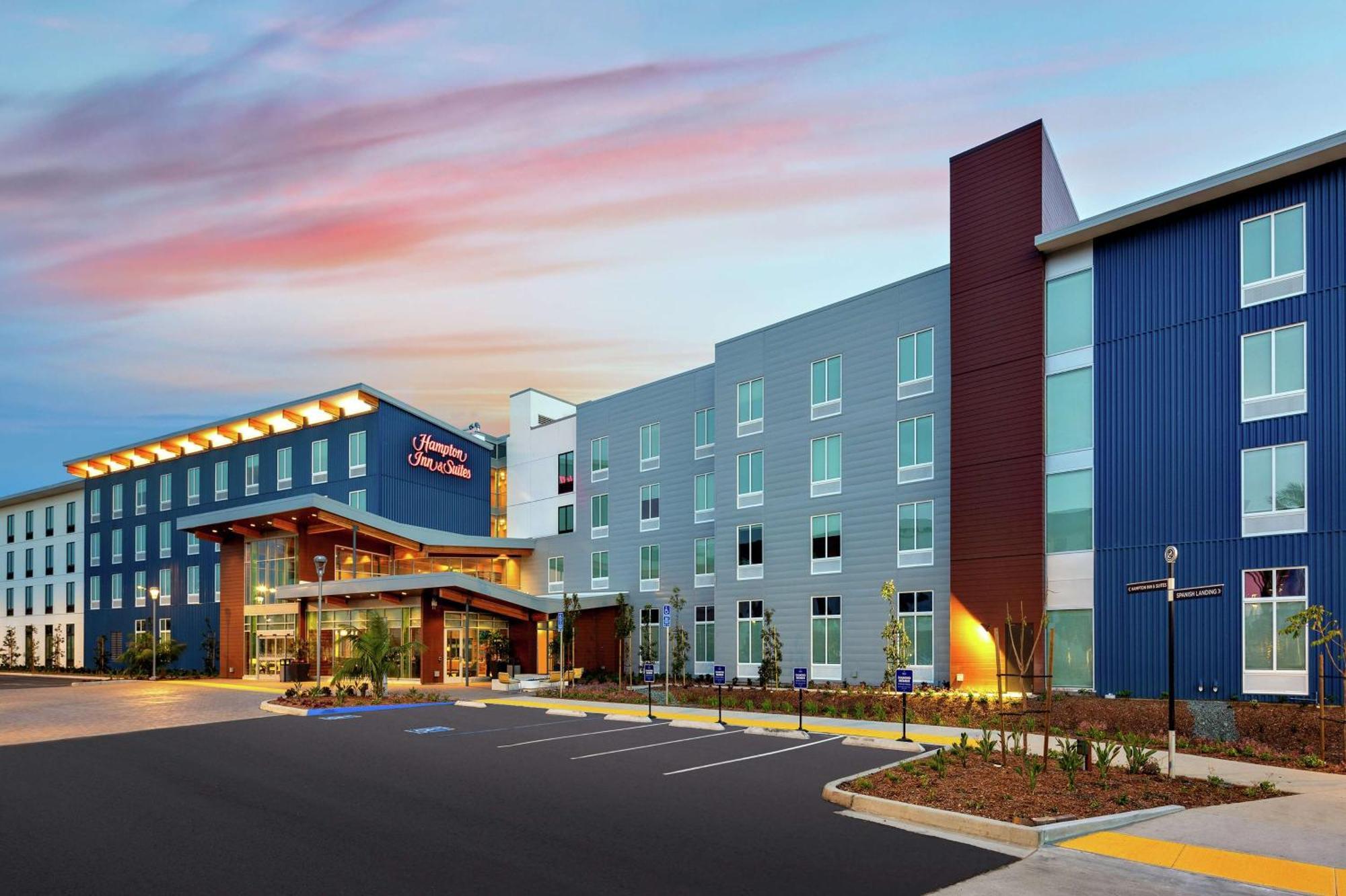 Hampton Inn & Suites San Diego Airport Liberty Station Exterior photo