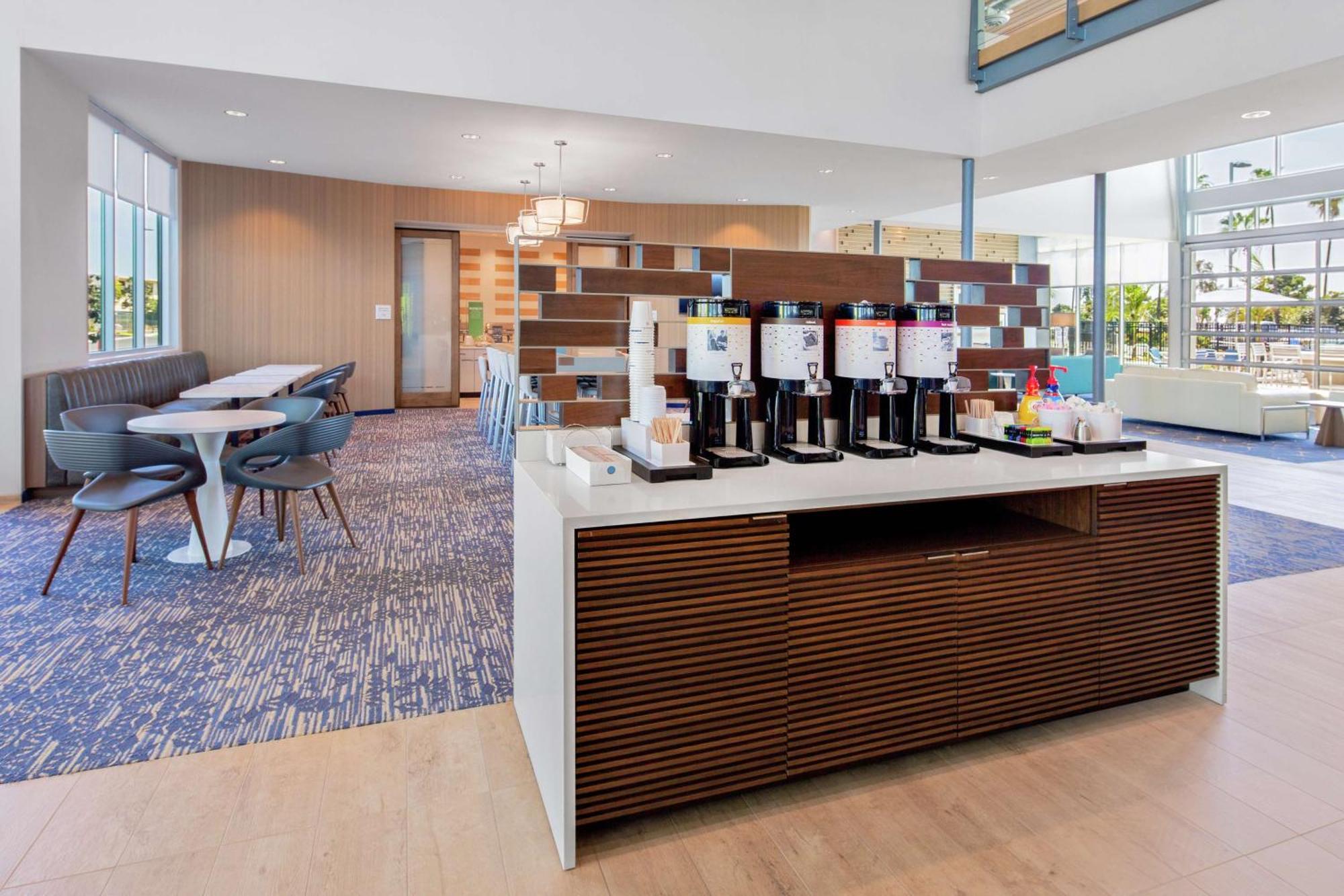 Hampton Inn & Suites San Diego Airport Liberty Station Exterior photo