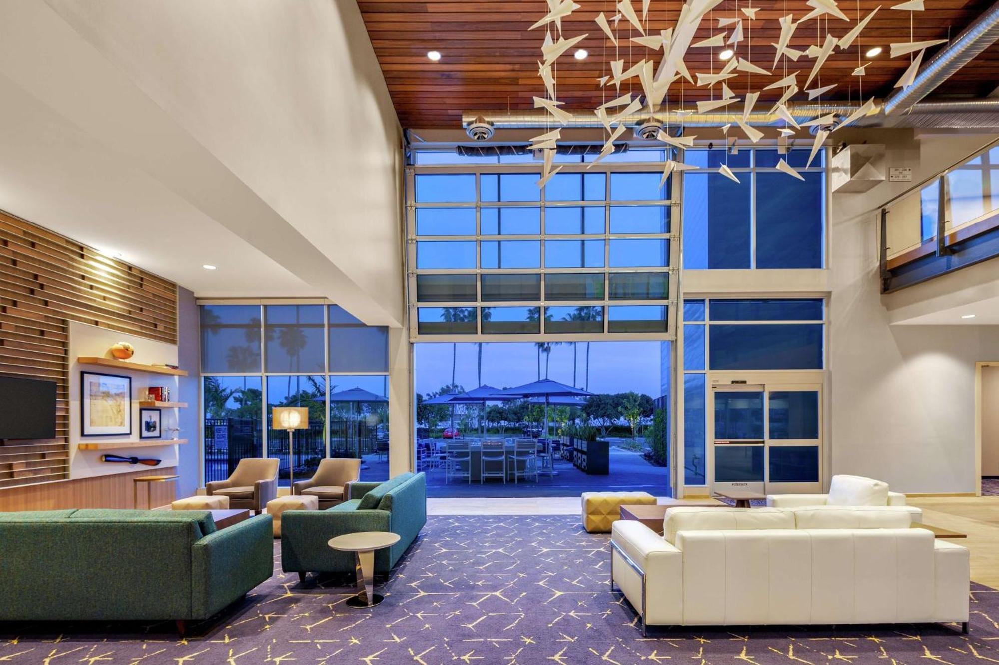 Hampton Inn & Suites San Diego Airport Liberty Station Exterior photo
